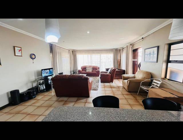 4 BEDROOM HOUSE TO LET IN BLUFF